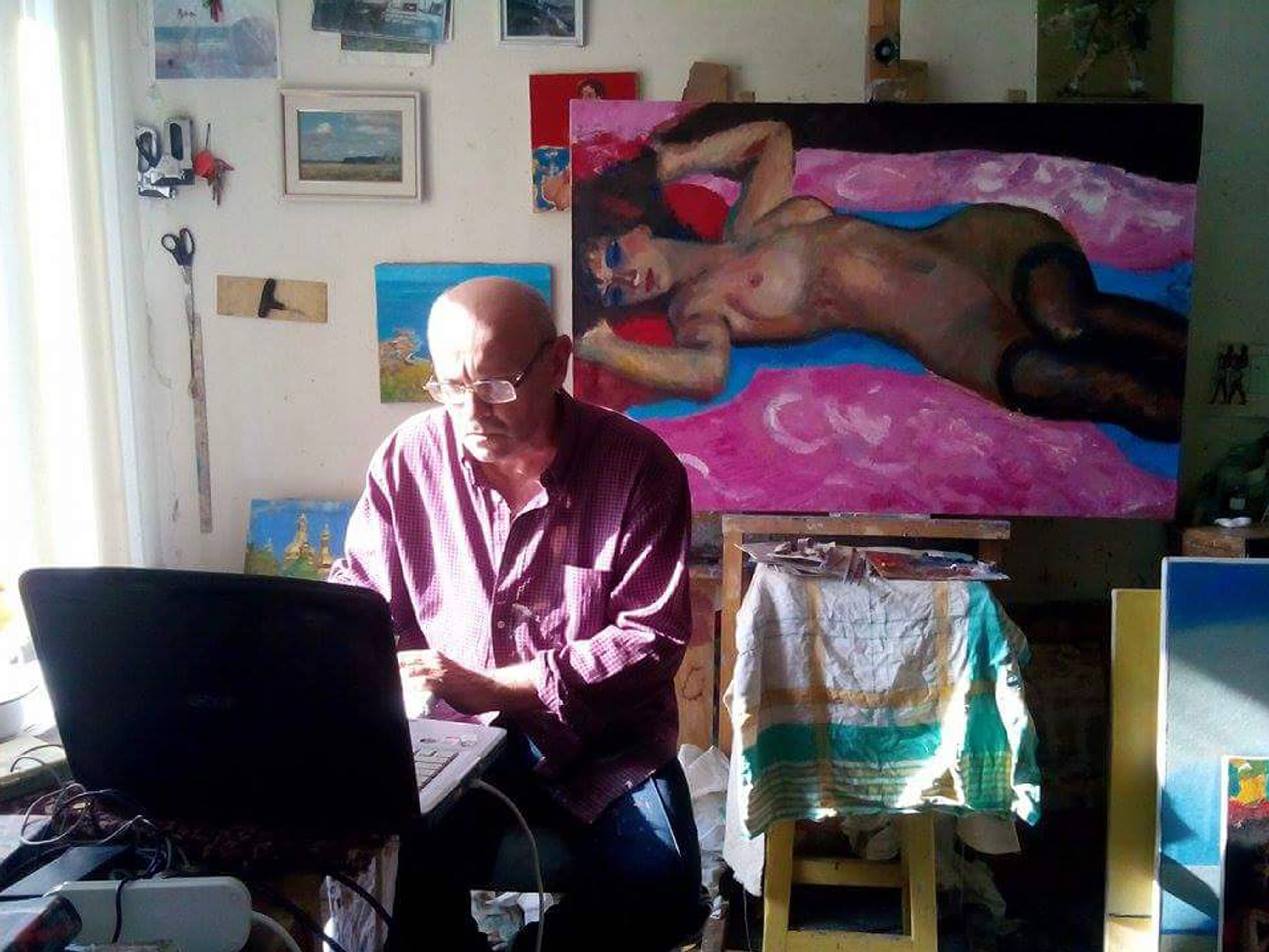artist Dmitry Korsun in the studio