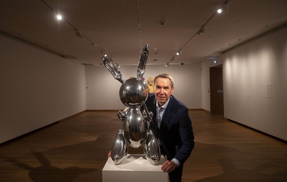 Jeff Koons, Rabbit — example of expensive conceptual sculpture