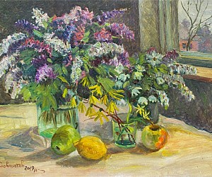 Художник Валерий Павлович Словохотов.
Весенние цветы, подснежники, ветренница и форзиция, Натюрморт, 2019.
35 см х 24 см, картон