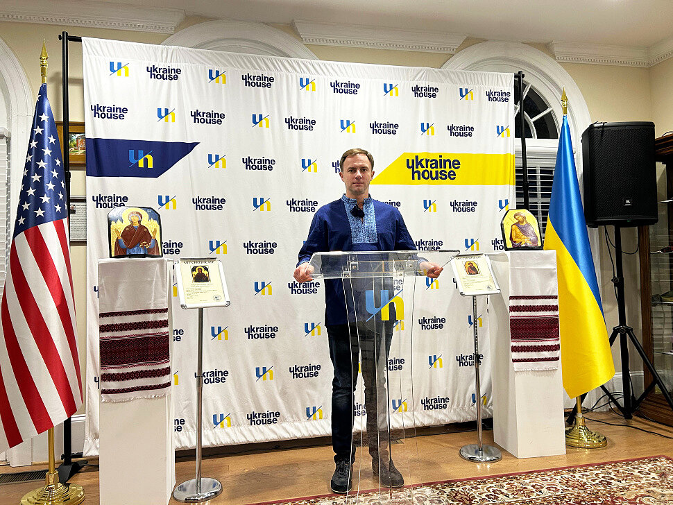 Охоцький Андрій на виступі в Українському домі у Вашингтоні