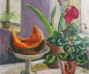 Художник Словохотов Валерий Павлович. Натюрморт с амариллисом, цикламеном,тыквой и лимоном, 2019. Размер 35 см х 24 см, картон