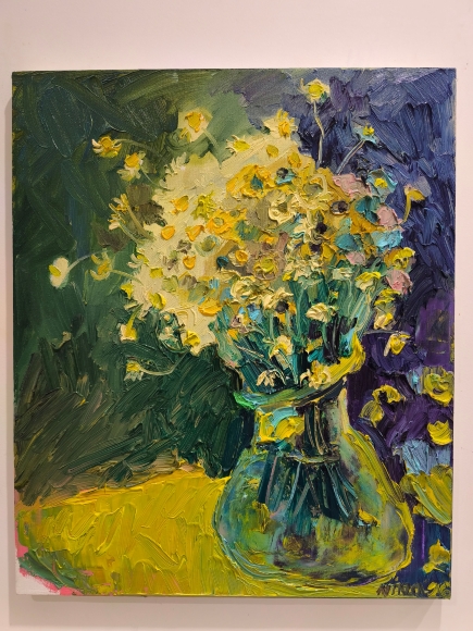 Painting Daisies, artist Nina Lytvyn Painting Daisies, artist Nina Lytvyn
