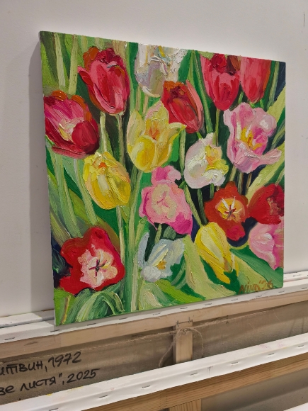 Painting Tulips, artist Nina Lytvyn