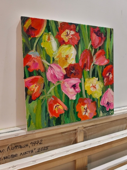 Painting Tulips, artist Nina Lytvyn