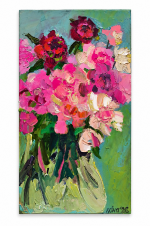 Painting Peonies, artist Nina Lytvyn