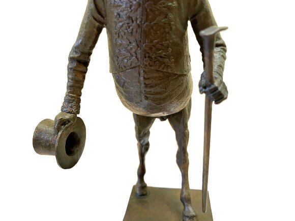 Sculpture Aristocrat, author Dmitry Shevchuk