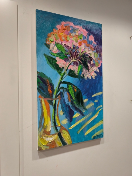 Painting Hydrangea, artist Nina Lytvyn