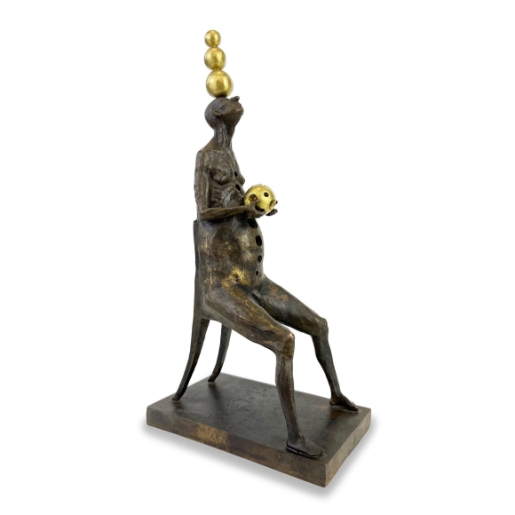 Sculpture Finding balance H-26, author Dmitry Shevchuk