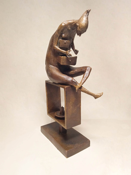 Sculpture Digging into yourself, author Shevchuk Dmitry