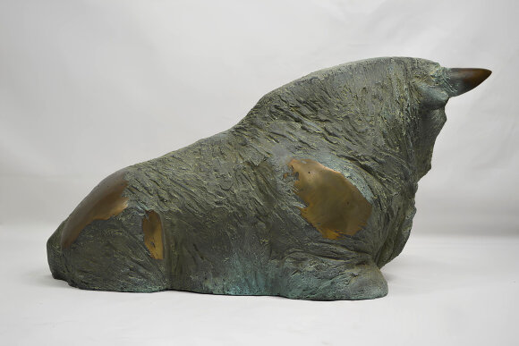 Sculpture Golden Taurus, author Vladimirov Alexey Sculpture Golden Taurus, author Vladimirov Alexey