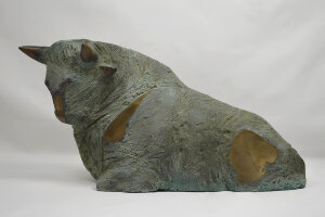 Sculpture Golden Taurus, author Vladimirov Alexey Sculpture Golden Taurus, author Vladimirov Alexey